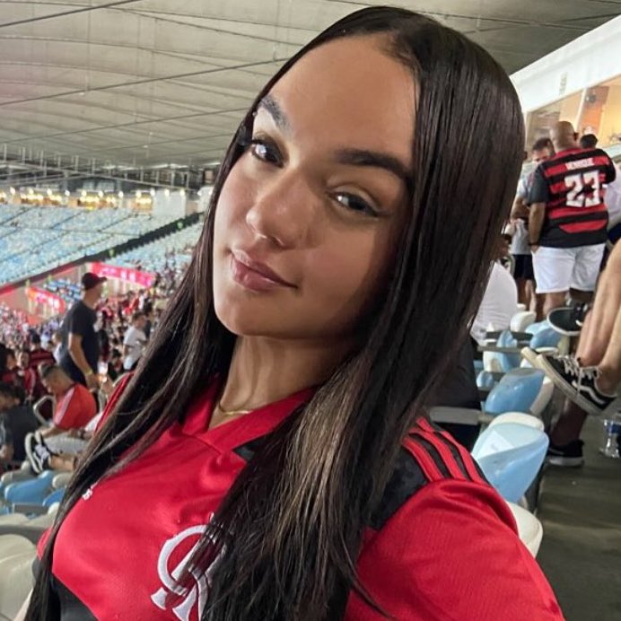 Érika Hilton sobre caso Izabely Vidal:

“Vi aqui o triste caso da Izabely que vocês estão me mandado... Vou procurar entrar em contato com ela e já estou analisando com meu jurídico quais caminhos temos para ajudá-la.”