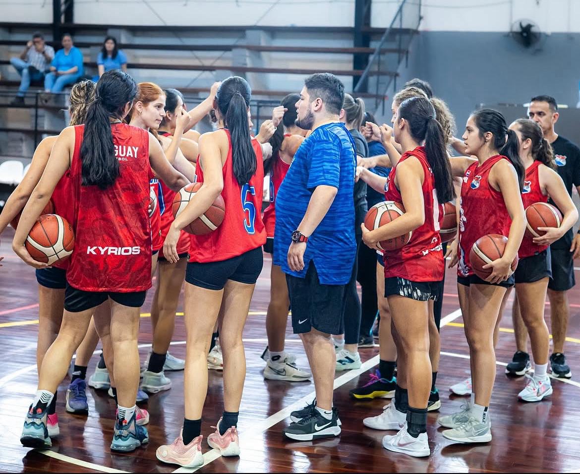 #Básquetbol🏀

La Selección Femenina Sub 17 sigue trabajando sin descanso con la mirada puesta en el Sudamericano que se realizará en noviembre 💪🏽

¡Con todo chicas!

#ElDeporteNosUne🤝🏽
