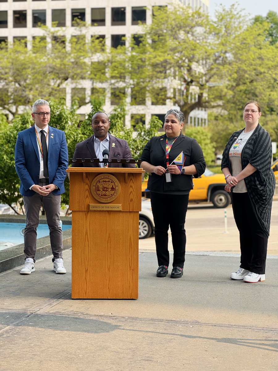 MayorMKE's tweet image. This morning we raised the Pride flag at City Hall to kick off #PrideMonth in Milwaukee.

To our LGBTQ+ neighbors: you matter, you belong, and this city is better because of you.

Milwaukee stands with you — today and every day. 🏳️‍🌈 #MKEPride