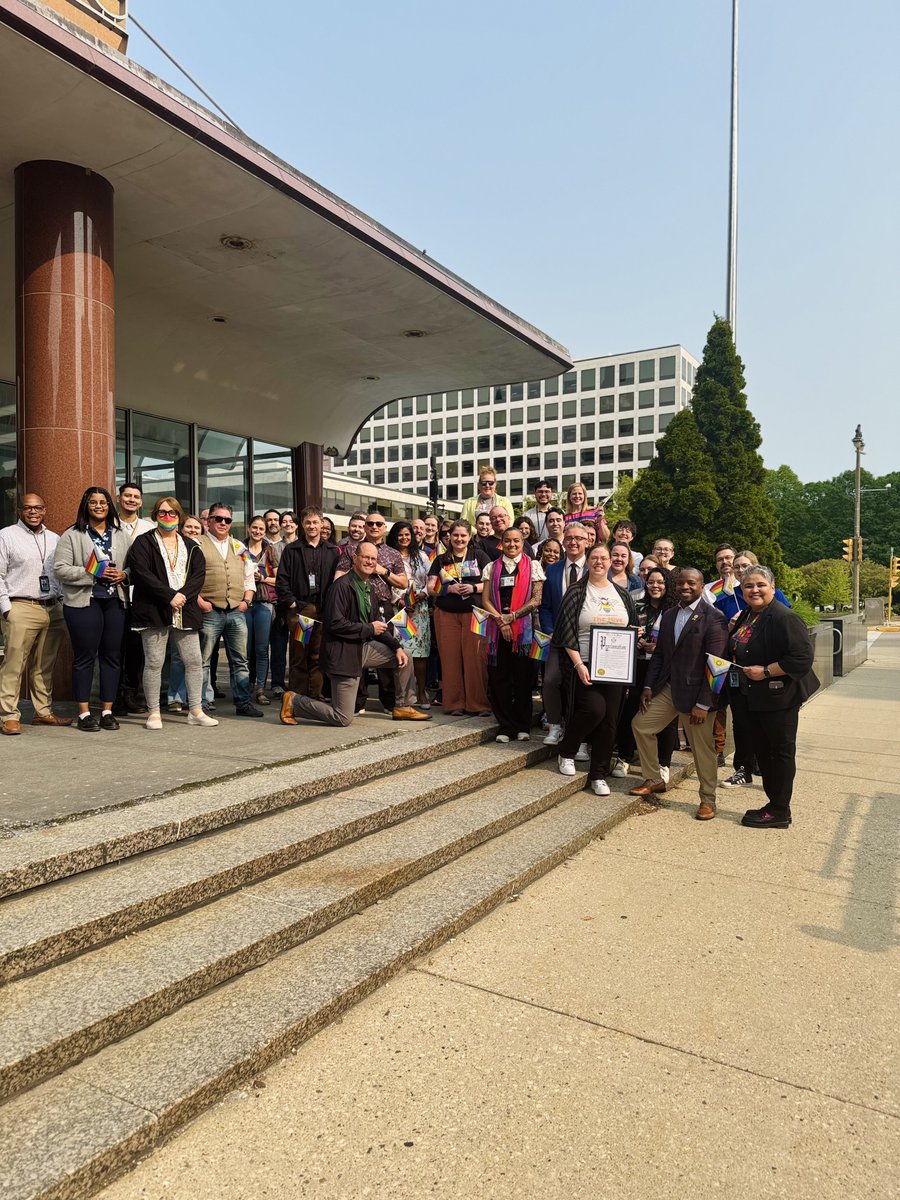 MayorMKE's tweet image. This morning we raised the Pride flag at City Hall to kick off #PrideMonth in Milwaukee.

To our LGBTQ+ neighbors: you matter, you belong, and this city is better because of you.

Milwaukee stands with you — today and every day. 🏳️‍🌈 #MKEPride
