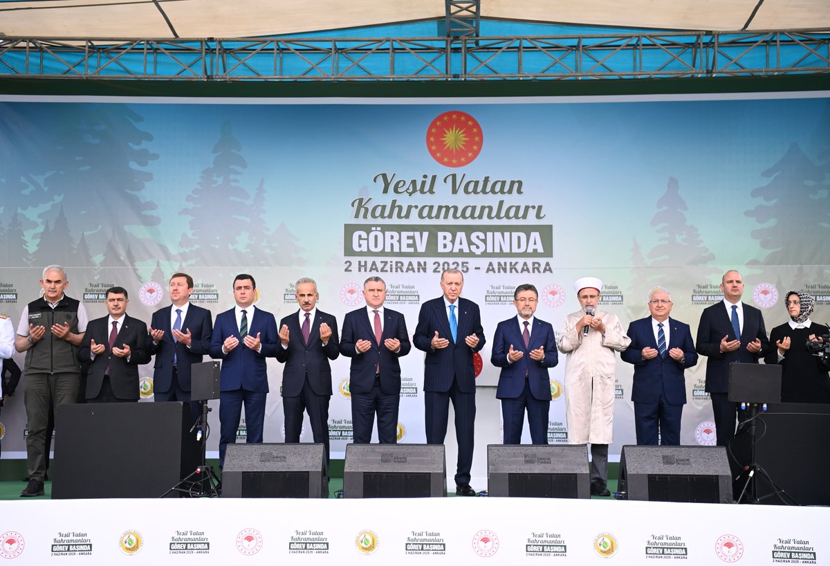 🇹🇷 Cumhurbaşkanımız Sayın <a href="/RTErdogan/">Recep Tayyip Erdoğan</a>’ın teşrifleriyle, orman yangınlarına karşı cansiperane görev yapacak #YeşilVatan kahramanlarımızı dualarla görev yerlerine uğurladık.

🚒 Orman Teşkilatımız; modern araçlar, 160 binin üzerindeki personel ve geliştirilmiş müdahale