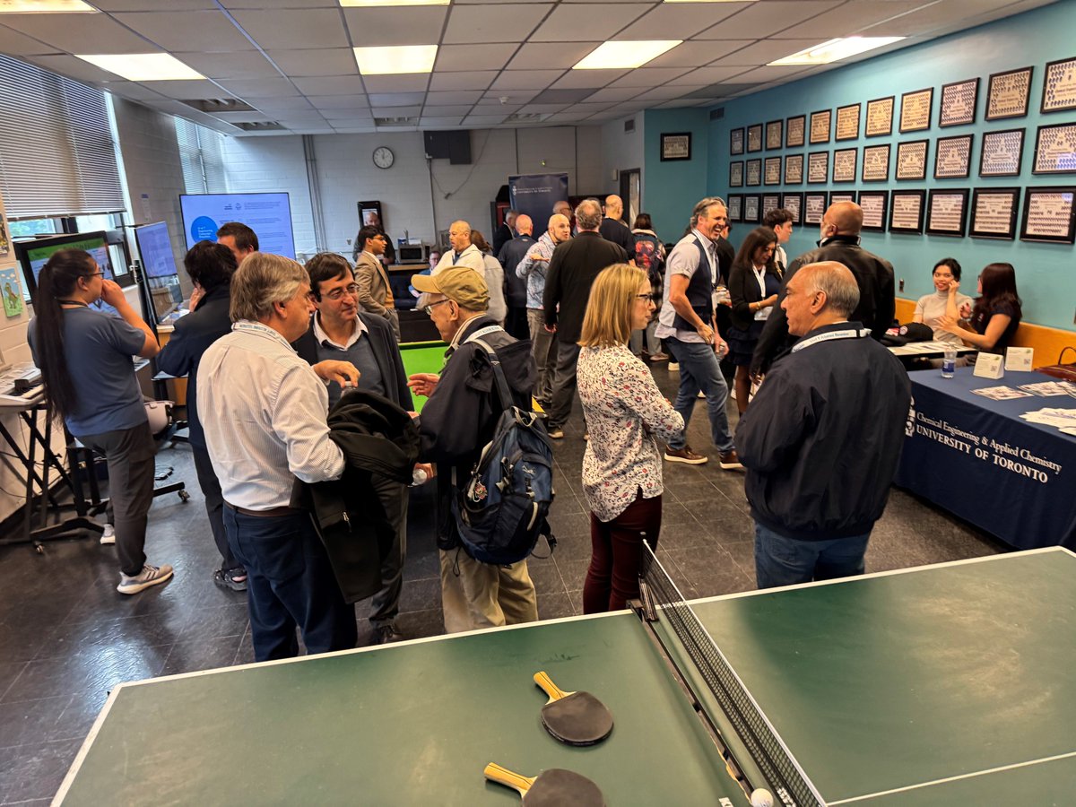 ChemEng_UofT's tweet image. We loved seeing our alumni and their families at Saturday’s ChemEng Reunion! 💙
Thanks to all who joined us and helped make the day so special.
Can’t wait to welcome you back again!
#uoftchemeng #uoftalumni #uoftreunion #uoftengineering #chemicalengineering