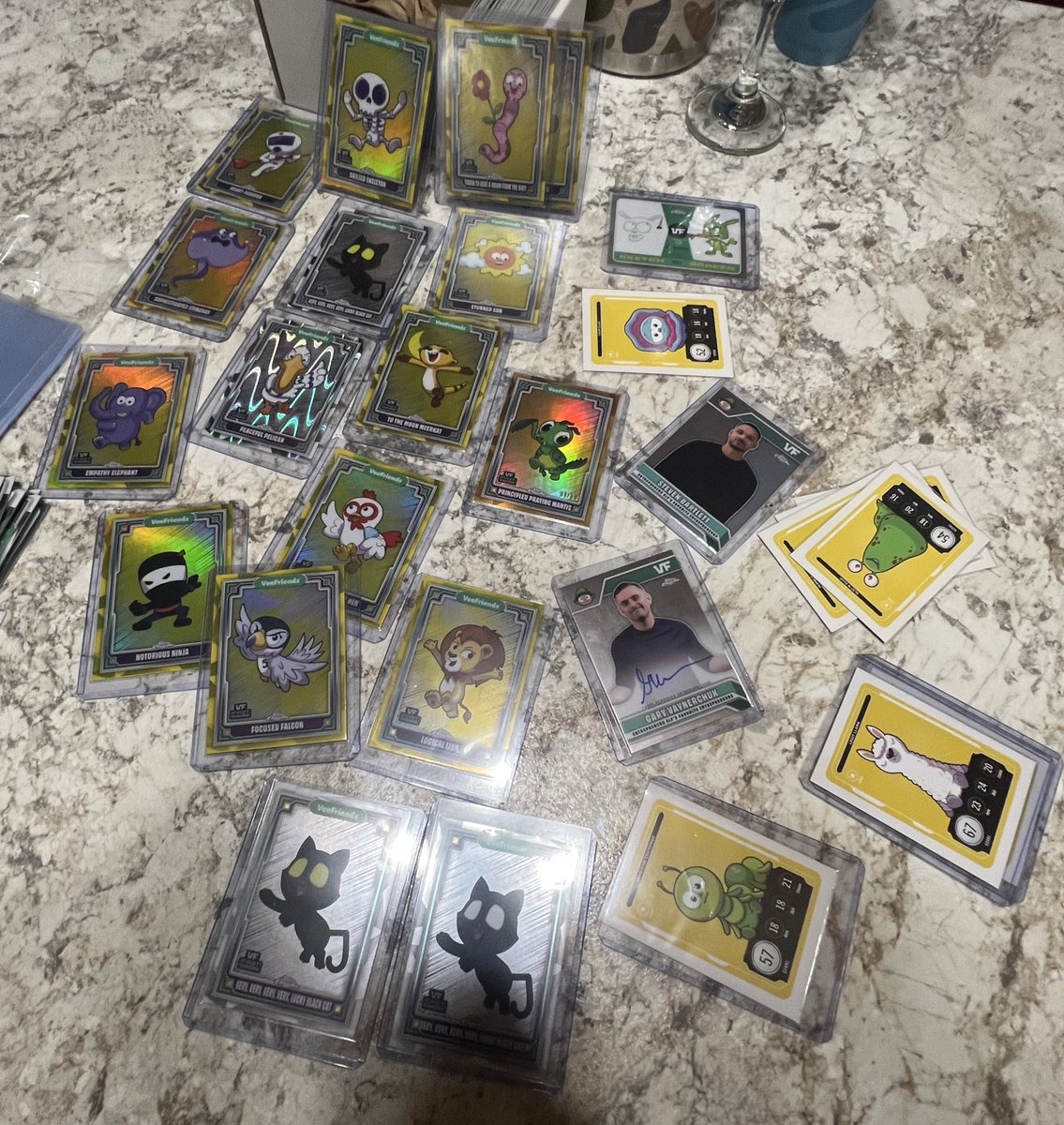 Fishing trip hits from 3 <a href="/veefriends/">VeeFriends</a> blasters! A <a href="/garyvee/">Gary Vaynerchuk</a> auto &amp; /50 mantis 🔥🔥