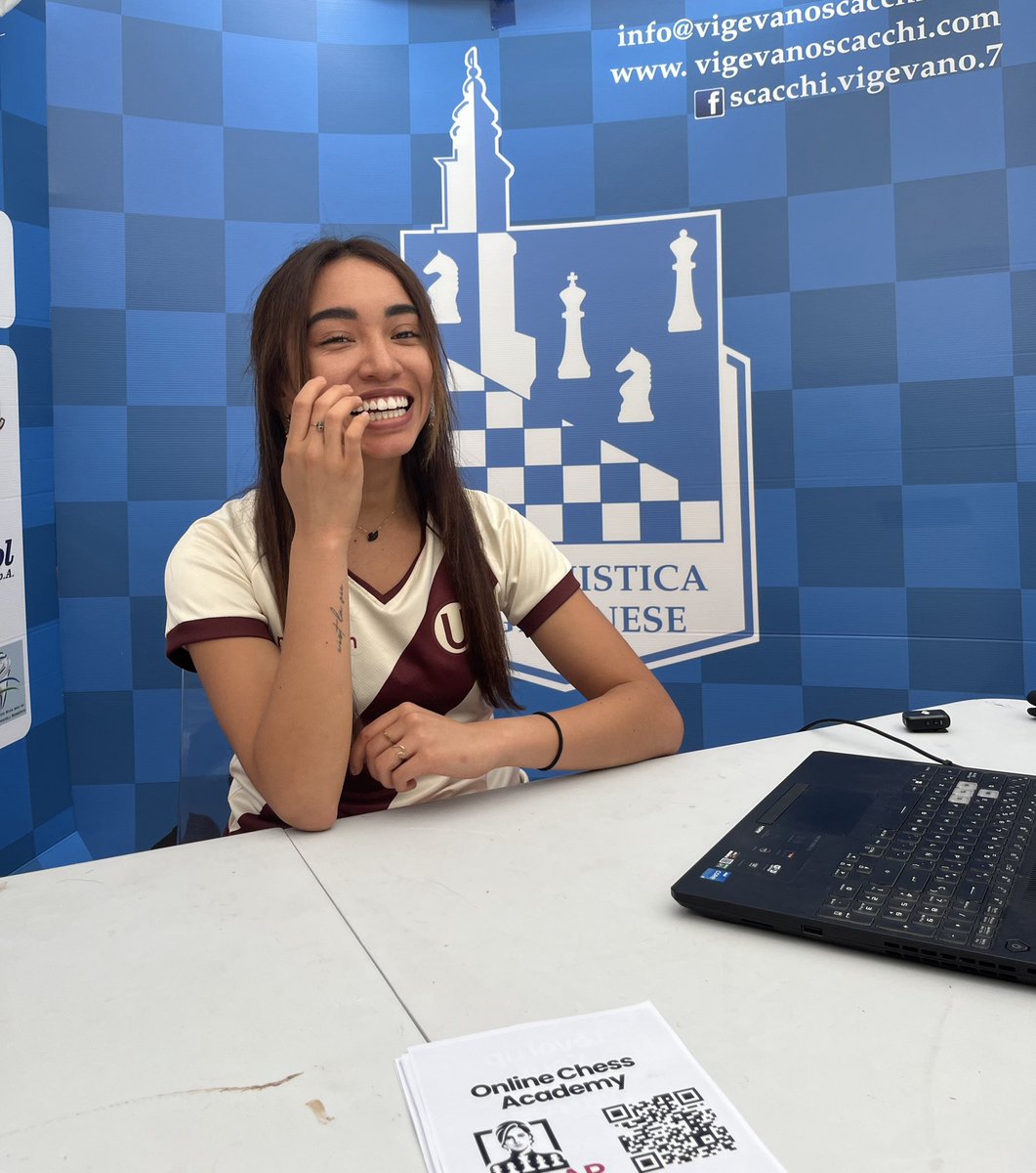 Adriana Palao ♛ tweet media