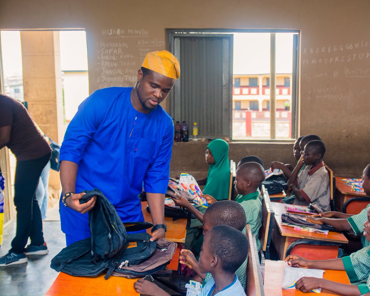 SoTemitope's tweet photo. May Dump? Let's have it. 
I had two impactful events in May; Children's Day Celebration and Village Outreach. Here are the highlights in pictures. Other details can be found here
https://t.co/D1oiNnaXYu

https://t.co/eCQlCXj7FW https://t.co/qQMoSM2xin