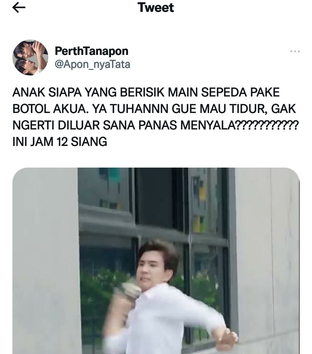 winthesummers's tweet photo. "Gara-Gara Botol Akua"

Tentang keseharian keluarga menikah yang tinggal di satu kawasan komplek. Ada saja tingkah laku anak mereka yang baru berusia 7 tahun itu yang membuat sang ayah kelabakan maupun kesetanan. 

#JossGawin #PerthSanta #LukeLeng AU 
Ft. #Guinzly &amp; #Domiia https://t.co/8umOBoYLDp