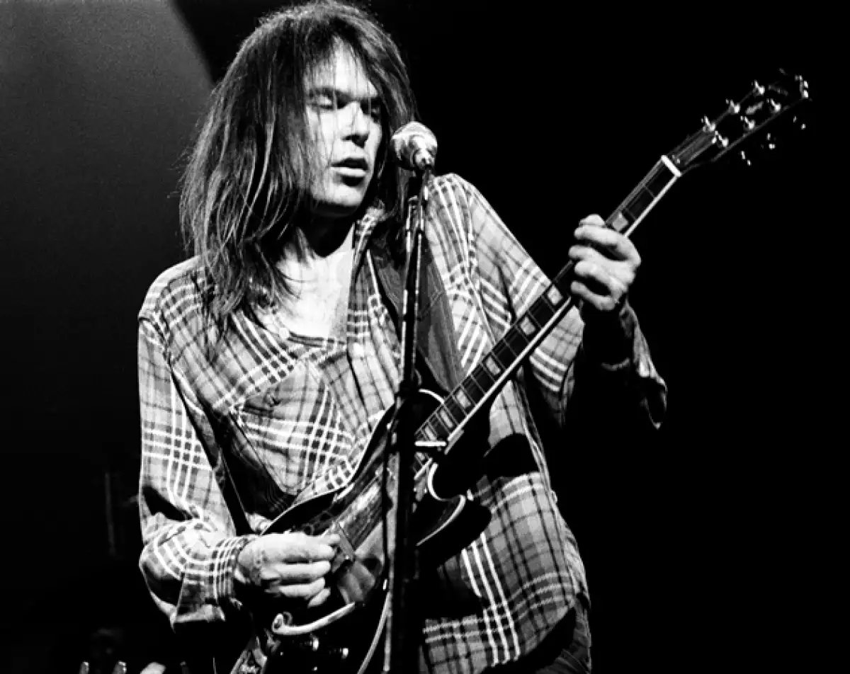 JazzFolkHiFi's tweet photo. Let’s talk about one of rock’s most famous “feuds”: Lynyrd Skynyrd vs. Neil Young. It’s a story of protest, pride, and ultimately, mutual respect. 🧵 https://t.co/NE78e9IPDF