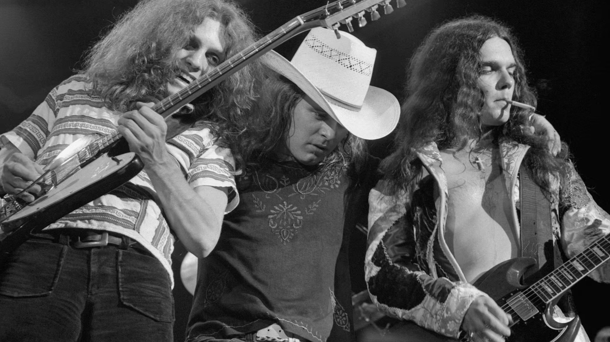 JazzFolkHiFi's tweet photo. Let’s talk about one of rock’s most famous “feuds”: Lynyrd Skynyrd vs. Neil Young. It’s a story of protest, pride, and ultimately, mutual respect. 🧵 https://t.co/NE78e9IPDF