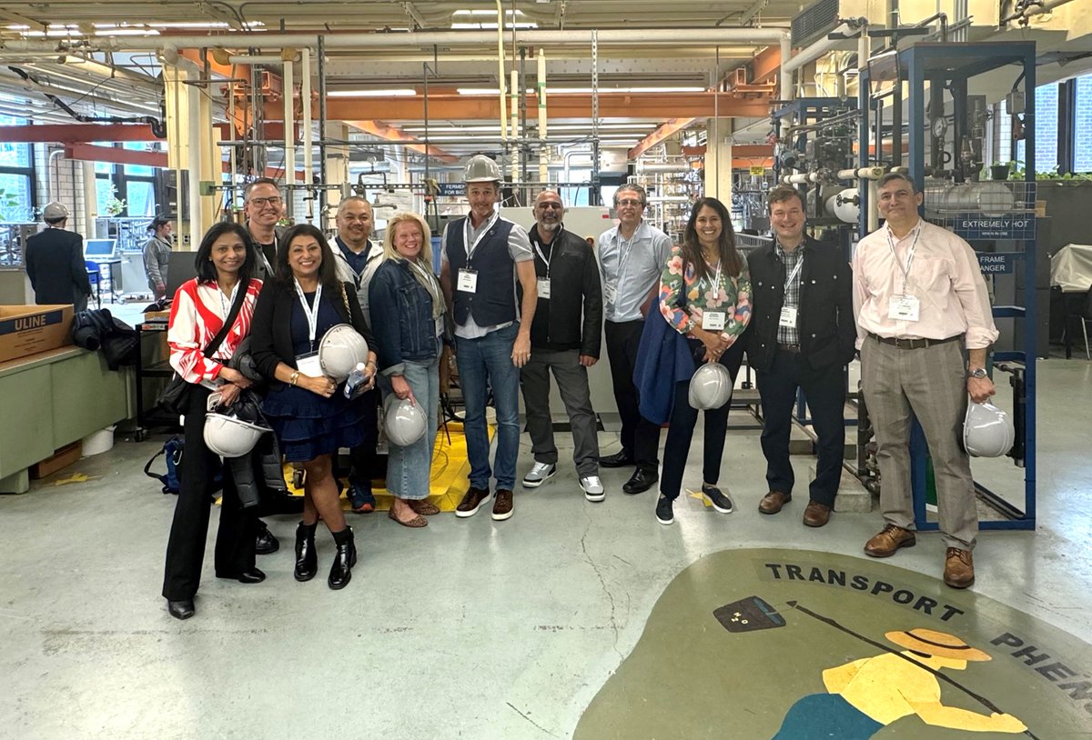 ChemEng_UofT's tweet image. We loved seeing our alumni and their families at Saturday’s ChemEng Reunion! 💙
Thanks to all who joined us and helped make the day so special.
Can’t wait to welcome you back again!
#uoftchemeng #uoftalumni #uoftreunion #uoftengineering #chemicalengineering