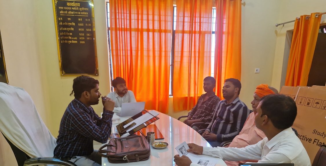 हमारे निर्देशानुसार सभी नगरीय निकायों में नगर आयुक्त/अधिशासी अधिकारी के स्तर पर और बिजली विभाग में अधिशासी अभियंता, अधीक्षण अभियंता और मुख्य अभियंता के स्तर पर सोमवार को जन सुनवाई प्रातः 10:00 बजे से नियमित की जाती है। 

उसकी मानिटरिंग हमारे कार्यालय द्वारा भी होती है। वहाँ