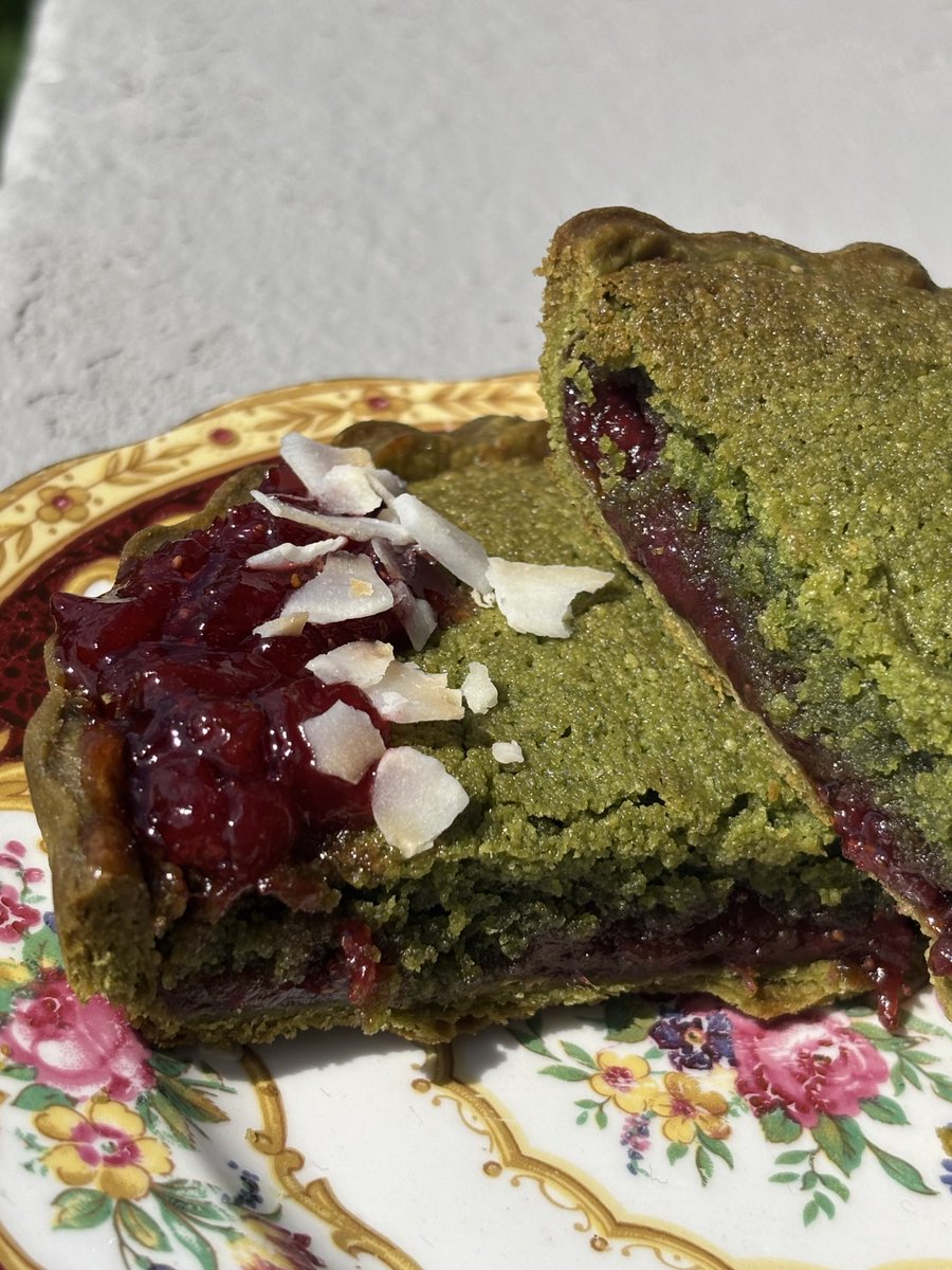 bakingenjoyer's tweet image. today i made almond frangipane + plum tarts, and matcha + strawberry filled tarts !!