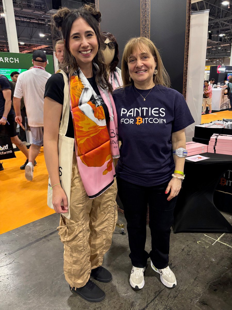 We have the best collectors in the world <a href="/satsie/">satsie</a> <a href="/flomontoya_/">Flo Montoya ✍🏼🧡☣️</a> what an amazing conference this was! 🤍🧡