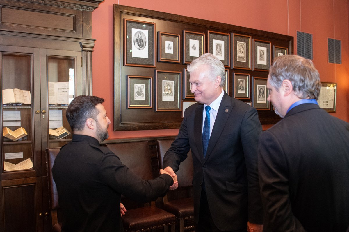 Gitanas Nausėda (@gitanasnauseda) on Twitter photo At the Vilnius Summit met with President <a href="/ZelenskyyUa/">Volodymyr Zelenskyy / Володимир Зеленський</a>.
Lithuania continues supporting Ukraine both in its fight against the aggressor Russia and in its pursuit of a just & lasting peace.
The best way to strengthen 🇺🇦 position is through increased military support & reliable At the Vilnius Summit met with President <a href="/ZelenskyyUa/">Volodymyr Zelenskyy / Володимир Зеленський</a>.
Lithuania continues supporting Ukraine both in its fight against the aggressor Russia and in its pursuit of a just & lasting peace.
The best way to strengthen 🇺🇦 position is through increased military support & reliable