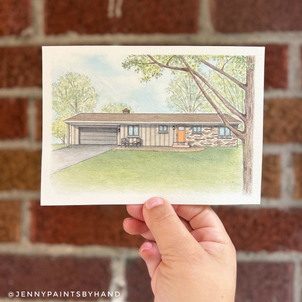 JenPaintsByHand's tweet photo. When a best friend closed on her old house, my client opened @Etsy and thoughtfully ordered a mini watercolor portrait full of big memories. 🧡

#watercolorpainting #illustration #artcommission #customart #houseportrait #homeportrait #realtors #closinggift #michigan #artist https://t.co/1YlFz90Is4