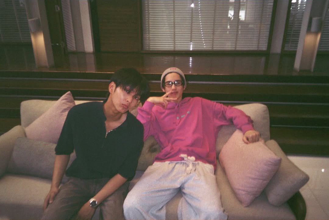 ข้างกัน