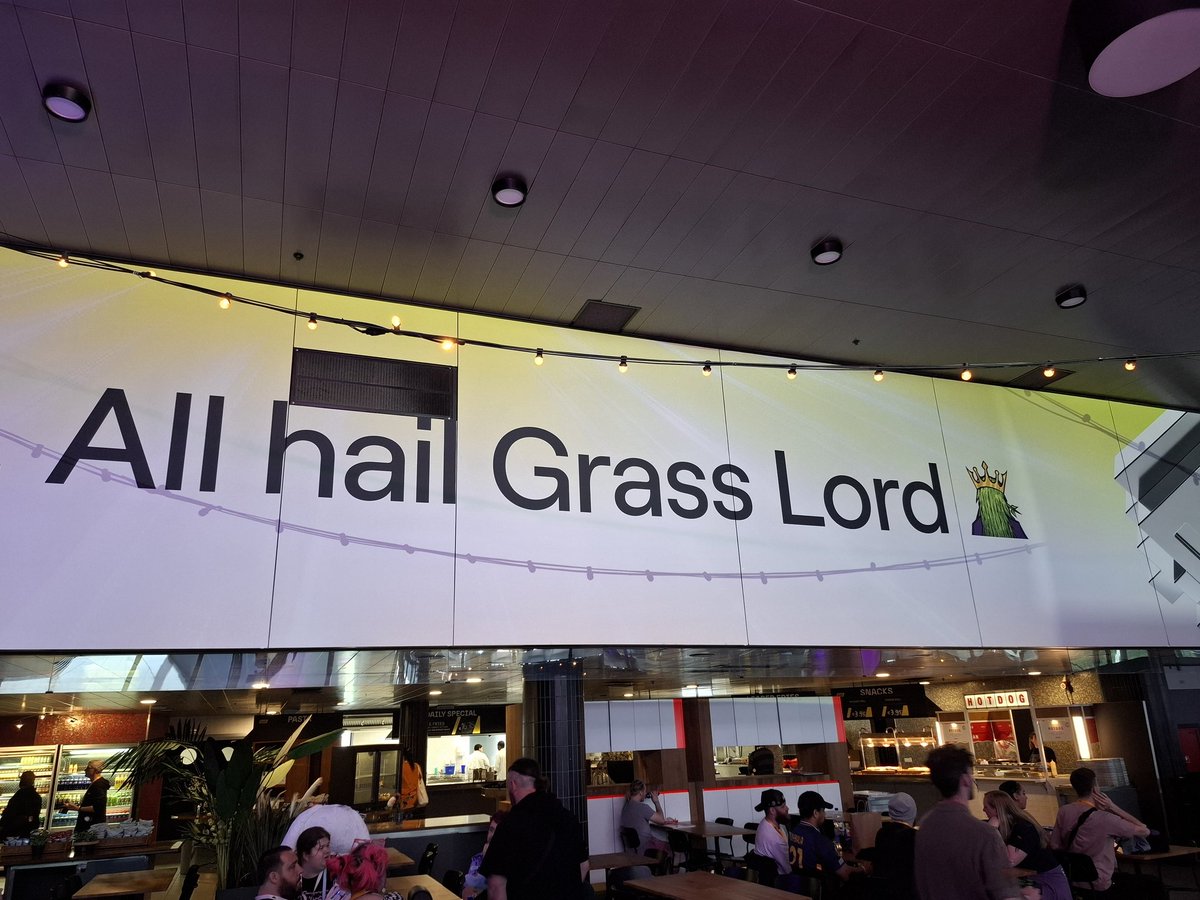 All hail the almighty Grass Lord! ☘️