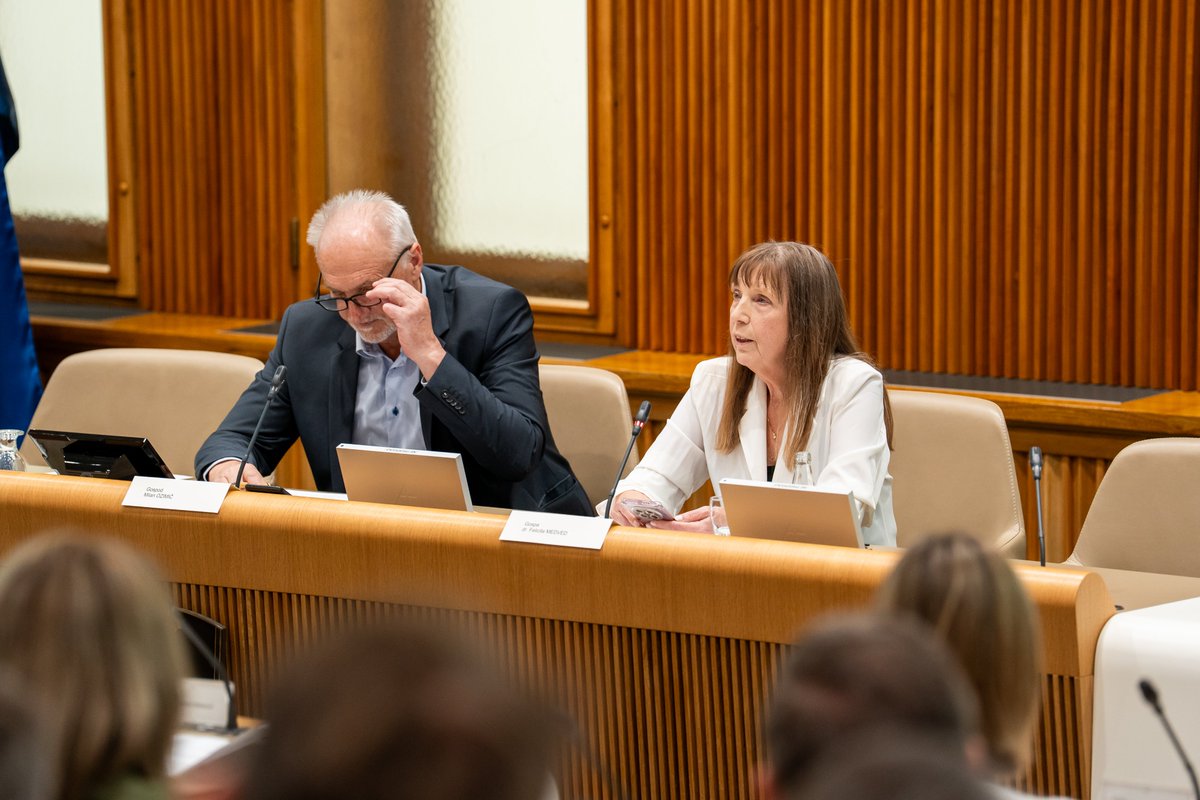 V organizaciji Komisije Državnega sveta RS za lokalno samoupravo in regionalni razvoj se je odvil posvet Vetrna energija, prostor in okolje - čas za razmislek. 

Govorci so izpostavili:
🔹 vlogo vetrnih elektrarn pri doseganju energetske in podnebne nevtralnosti Slovenije;
🔹