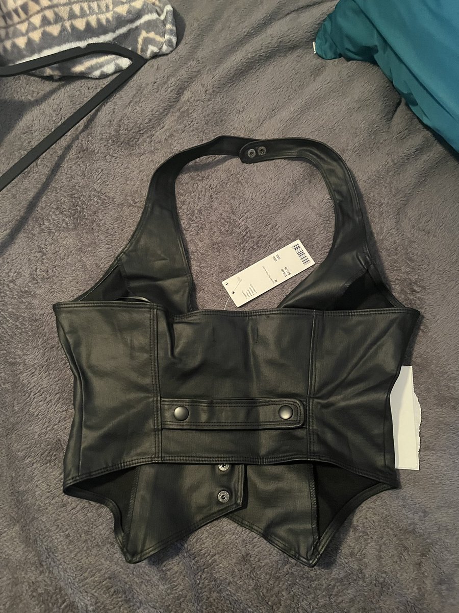 reckthisabandon's tweet photo. Can someone please ask @UrbanOutfitters why they sent my brother this halter top ass vest when it is absolutely tf NOT what he ordered?? Also, I’ll be back when I catch my breath because 💀💀💀💀💀💀💀💀💀💀💀 https://t.co/GOKr8GxxrC