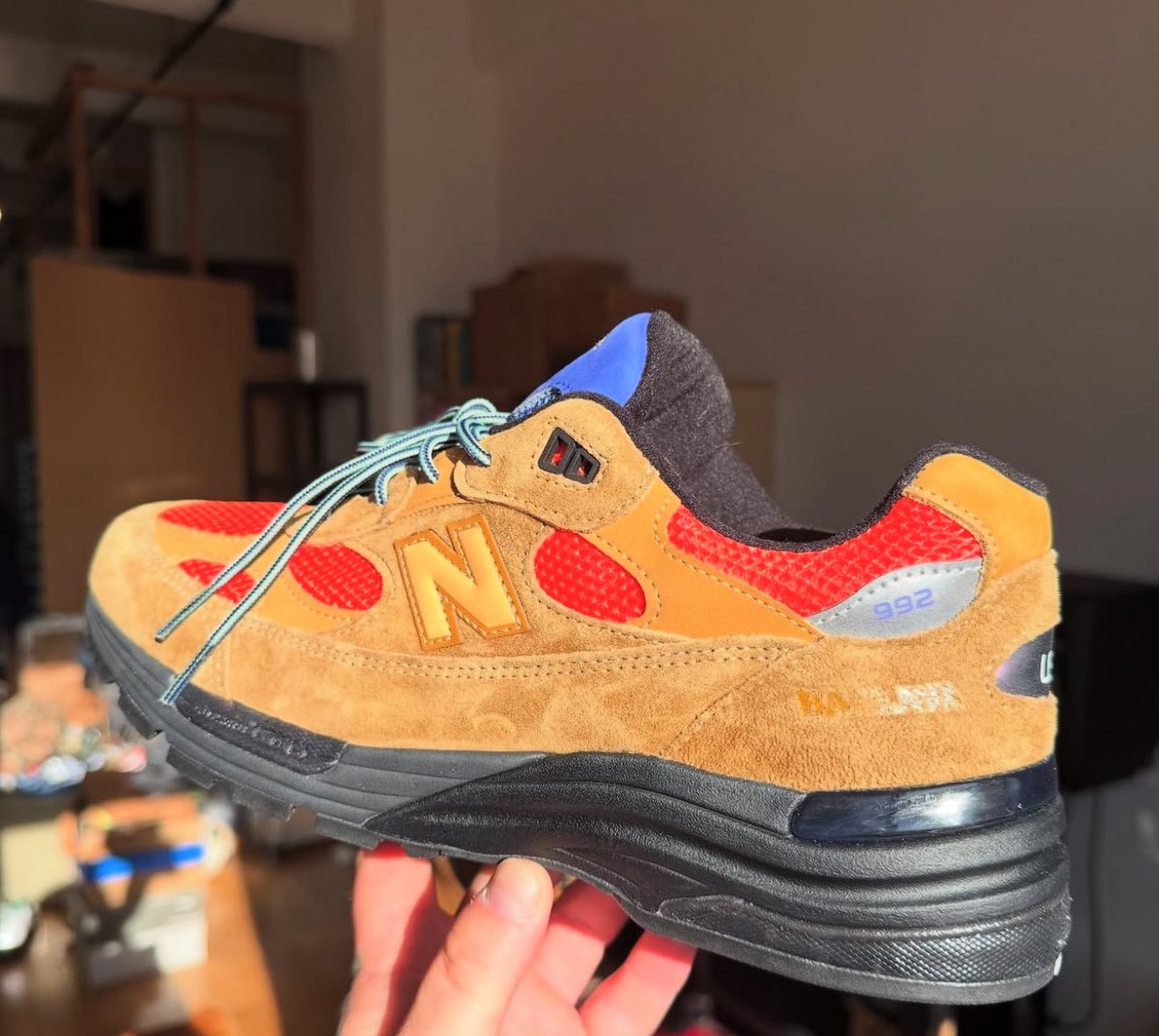 SNKR_TWITR tweet media