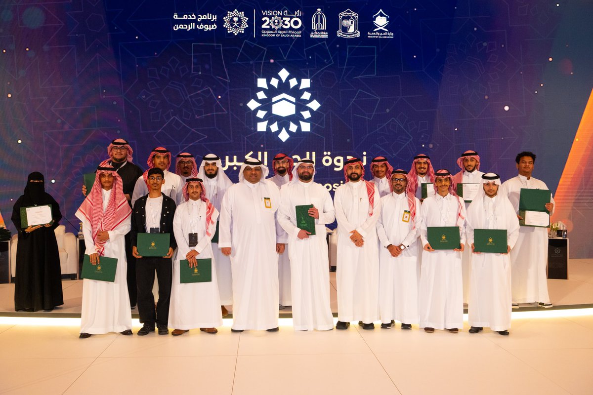 في تجربة ميدانية وفي تعاون مثمر ومميز، شارك طلاب وطالبات #كلية_الاتصال_والإعلام بالمركز الإعلامي
 لـ#ندوة_الحج_الكبرى، التي تنظمها #وزارة_الحج_والعمرة، 

في خطوة تسهم في صقل مخرجات الكلية وربط الطلبة بالواقع العملي.

#جامعة_الملك_عبدالعزيز
