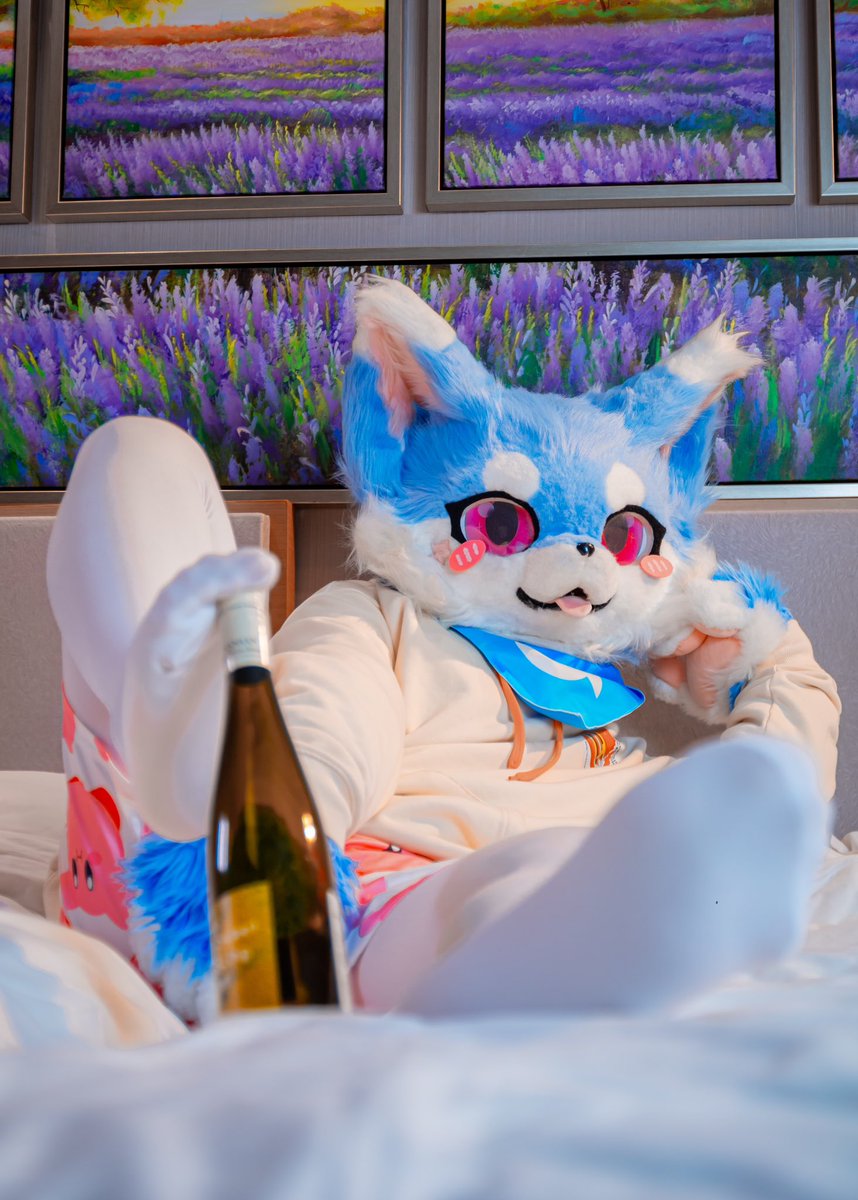 过儿童节喝多了，一觉睡过，我的假期怎么和这瓶酒一样都没有了！！😭😭😭（未成年兽不可以喝酒，不然…哼哼😡😡）
📷<a href="/fumeng378872/">浮梦</a>