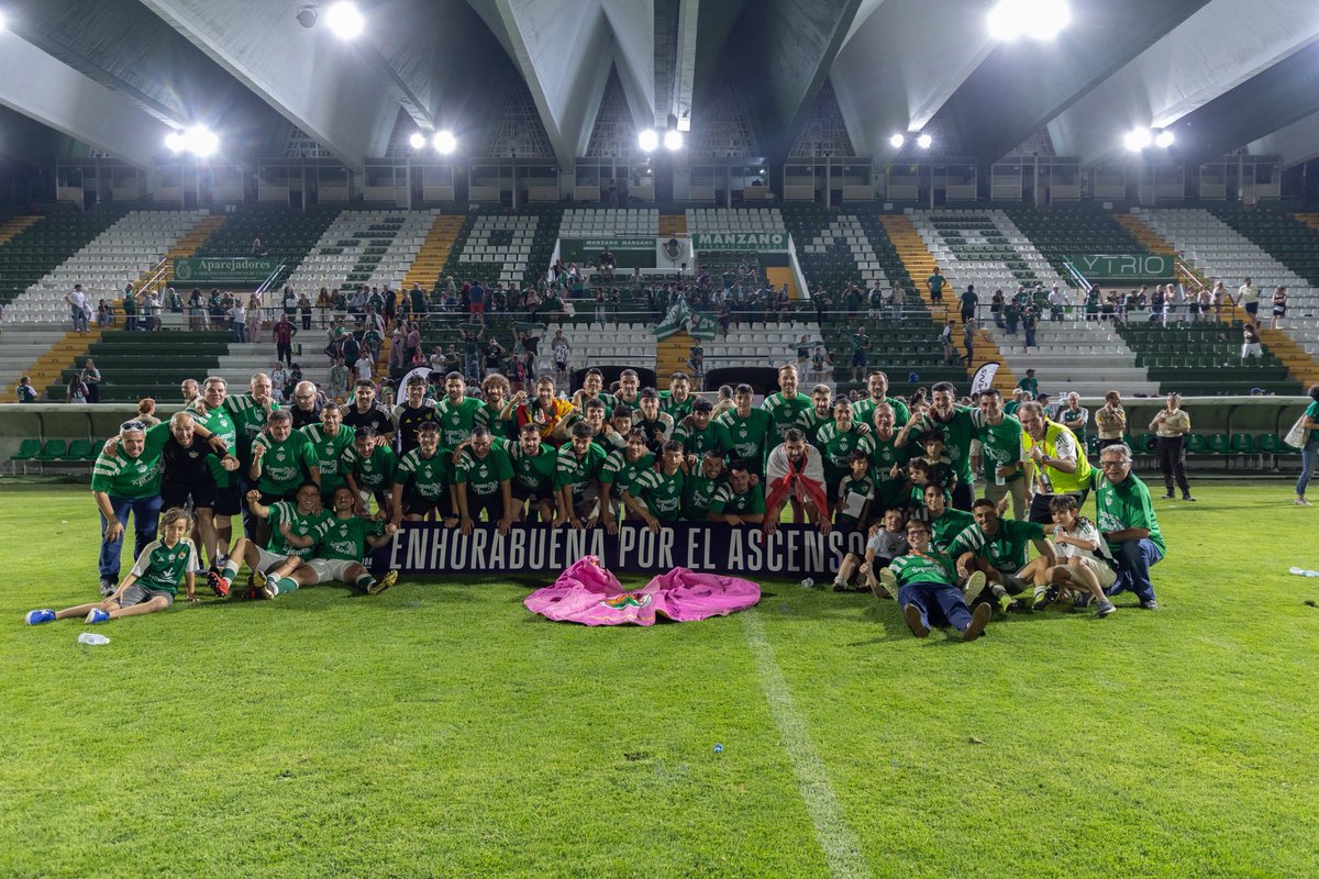 SurNiagara's tweet image. 🚨 𝐍𝐔𝐄𝐕𝐀 𝐀𝐋𝐄𝐑𝐓𝐀 𝐀𝐒𝐂𝐄𝐍𝐒𝐎 🚨
Remontada del @CPCacerenoSAD (5-2) para conseguir el ascenso a la @Primera_RFEF 🆙 @ivanmartinezmu5 fue titular y marcó un gol para poner el broche de oro a una magnífica temporada 👏
#NiágaraSurPlayer