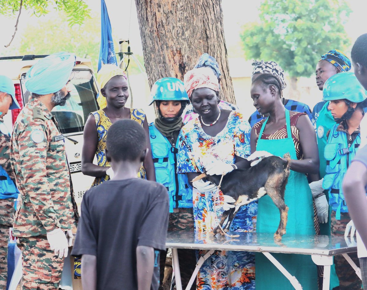 🕊️#PeaceBegins with building capacity!

To empower women and build self-reliance, #UNMISS Indian peacekeepers trained women animal health workers in #Bor, 🇸🇸 #SouthSudan to manage diseases, and provided first aid kits to protect their community's most valuable economic assets.