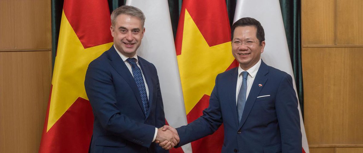 Ha Hoang Hai (@hahoanghai) on Twitter photo Bardzo udana wizyta u Premiera <a href="/KGawkowski/">Krzysztof Gawkowski</a> , rozmawialiśmy o potencjałach współpracy 🇻🇳 🇵🇱 w cyfryzacji i cyberbezpieczeństwie. Bardzo udana wizyta u Premiera <a href="/KGawkowski/">Krzysztof Gawkowski</a> , rozmawialiśmy o potencjałach współpracy 🇻🇳 🇵🇱 w cyfryzacji i cyberbezpieczeństwie.