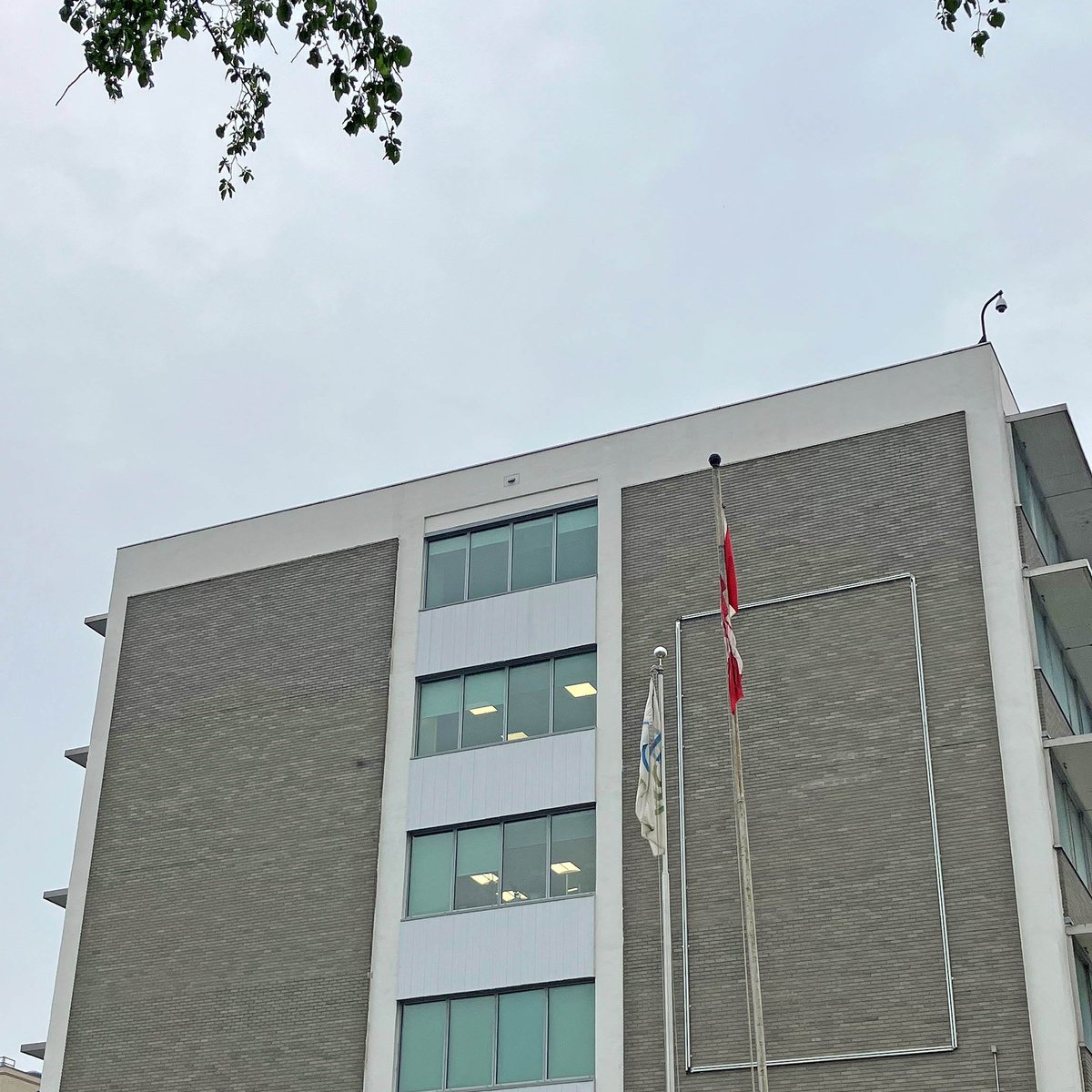 Gift of Life flag is flying today. Raised in tribute to a donor who has offered a life-saving gift to others in need. #thankyou