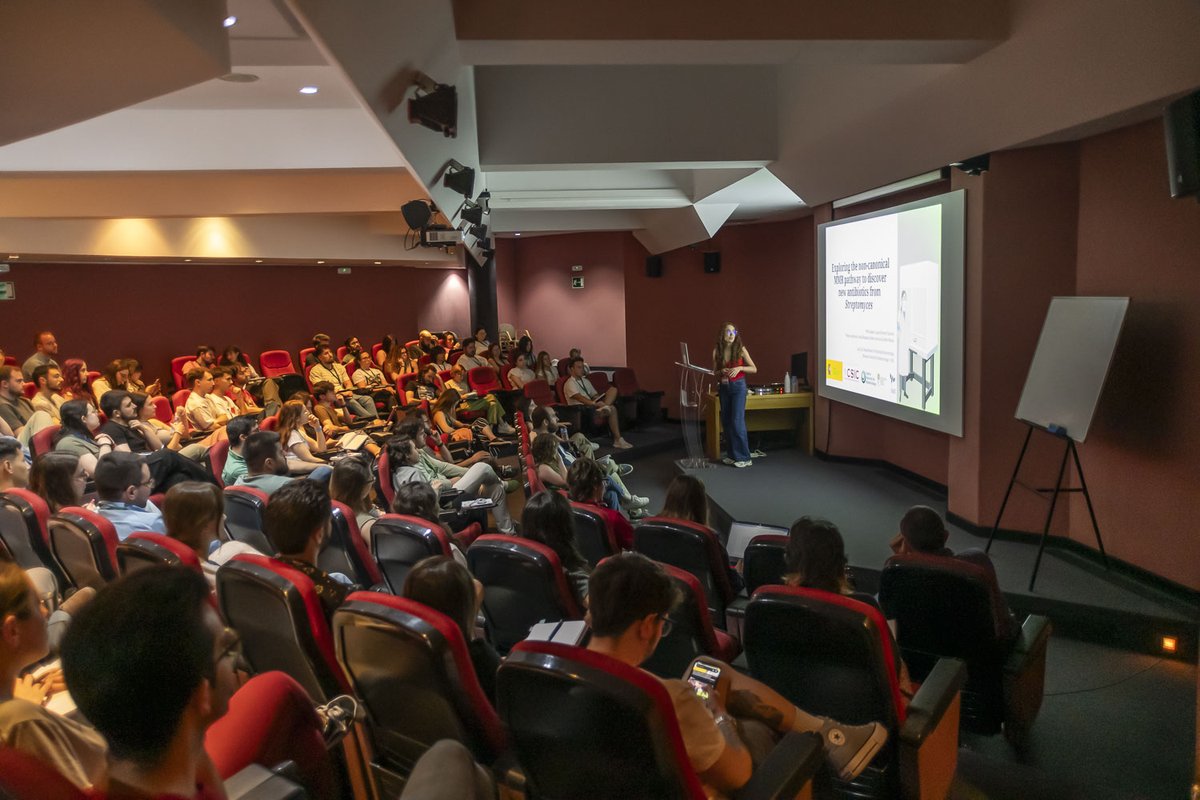 CNB_CSIC's tweet photo. 👏Today we enjoyed a wonderful morning of science at the X PhD Students’ Workshop at the CNB.
Many thanks to the 12 speakers, our PhD Candidates’ Committee, and of course, everyone who attended, for making it such a fabulous day😉
The CNB Lecture Hall was packed!
#PhDWorkshop https://t.co/Mz0OBjIVCD