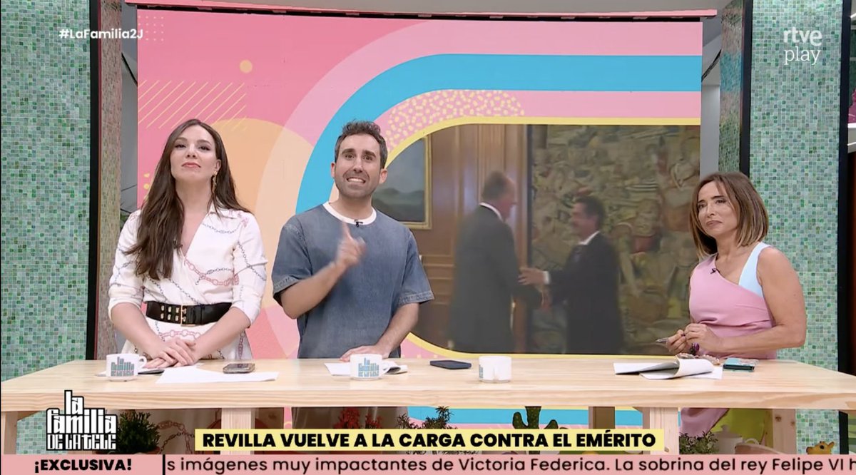 María en cualquier momento ya no está en plano.