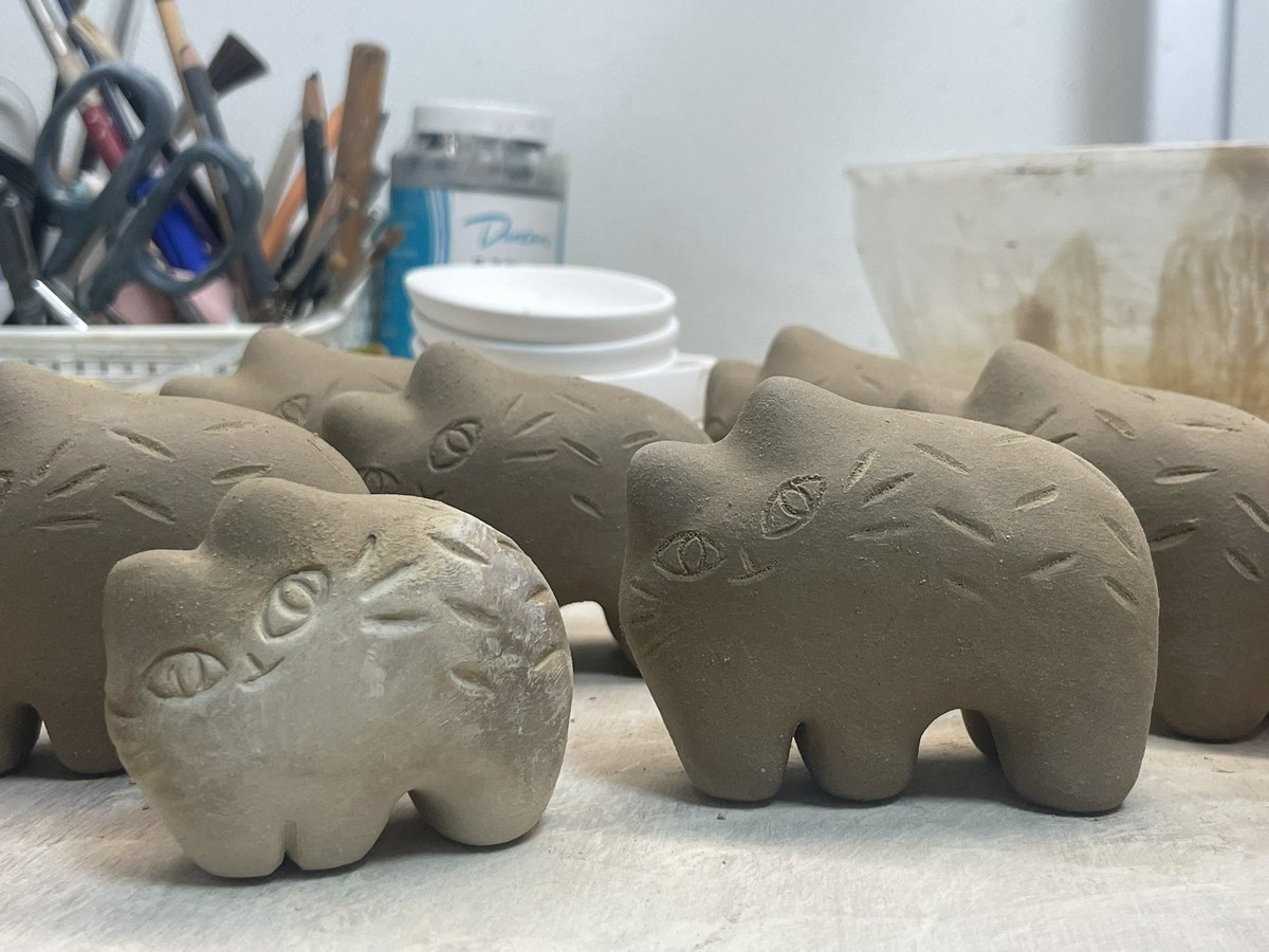 포옹이 오브제 네이버스토어에서 예약주문 시작했어요. (아래 링크에서 구매 가능하세요) 배송은 6월말일입니다. 왼쪽은 테스트 중인 미니포옹이에요😺 
naver.me/5uxzMOrS