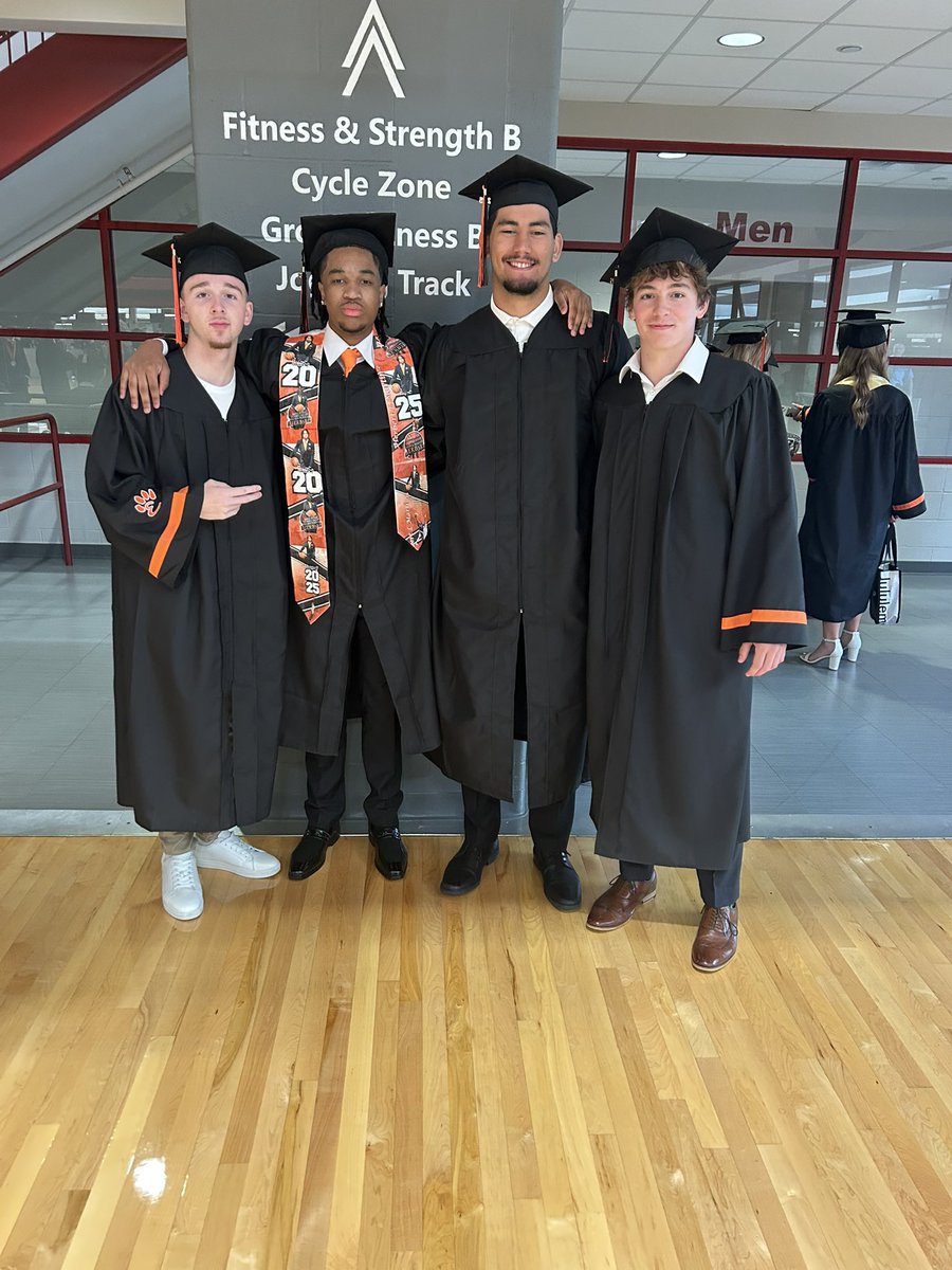 We are very proud of these four seniors! Thank you for all you have to us and to our school. Best of luck on your next adventures! 🐯🏀