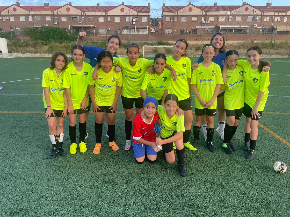 🏆TORNEO SAN FERNANDO ALEVÍN FEMENINO 🏆

💬: Las chicas se lo han pasado muy bien y han disfrutado dentro y fuera del campo. Estamos orgullos@s de ellas. Han podido participar todas bastante tiempo y han jugado con nosotras dos futuras integrantes de la escuela⚔️🏁

#EFSanMartin