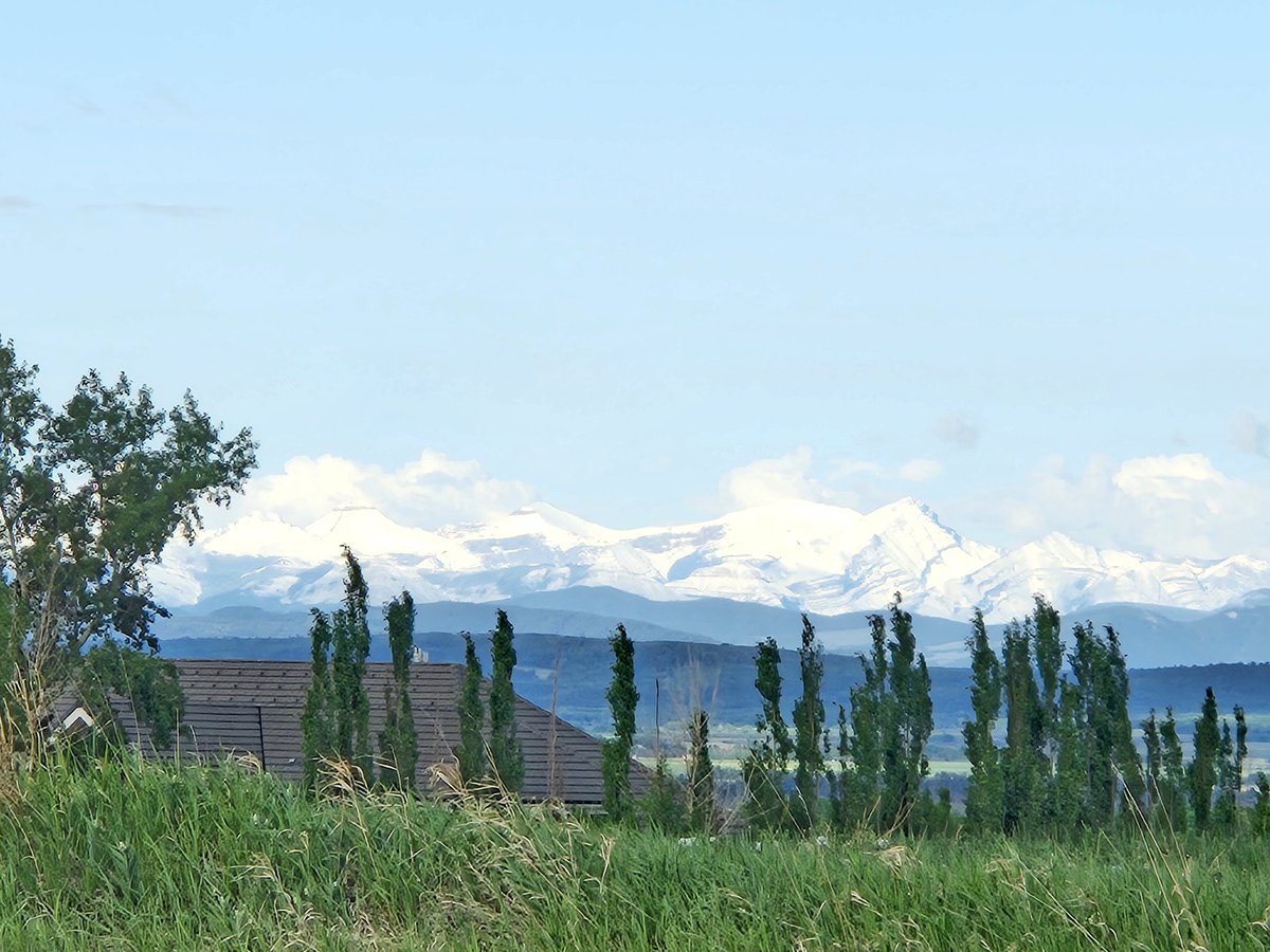 Beautiful fresh snow on the mountains. #yyc #calgary