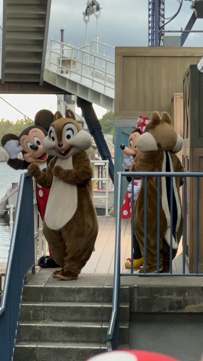 disney_coca's tweet photo. ジャンボリミッキー最終日全部裏にいたー
ミッキー最後紳士でかっこよかったー

BBBラスト回見たいけどもうバケパもミラコも埋まってて泣いちゃってる https://t.co/aqtVerTHXB
