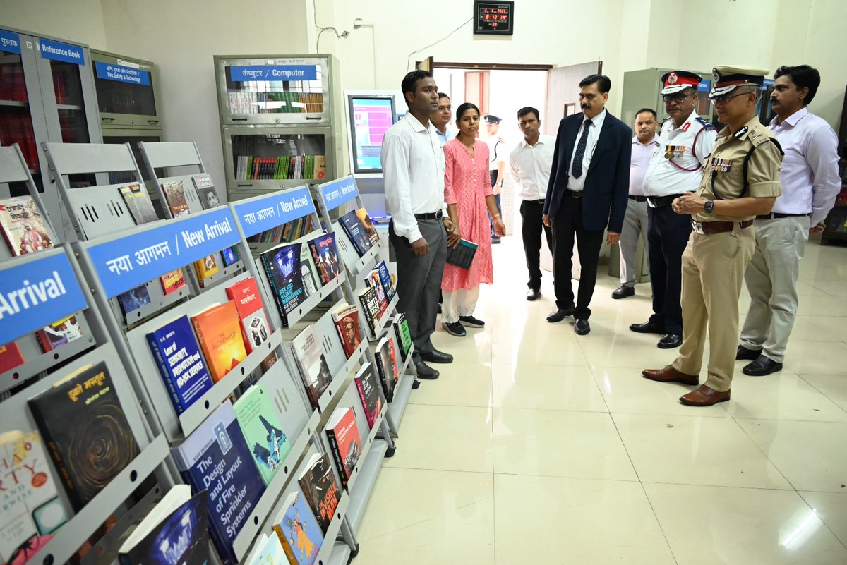 nfsc_mha's tweet image. A step towards progress! Today, Shri Vivek Srivastava, IPS, DG-FS, CD&amp;amp;HG inaugurated the new Computer Lab in the Laboratory Building and Multimedia Lab in the Library at NFSC. Enhancing education for the future of fire safety. 🔥💻📚 #NFSC #TechInEducation #FireSafety