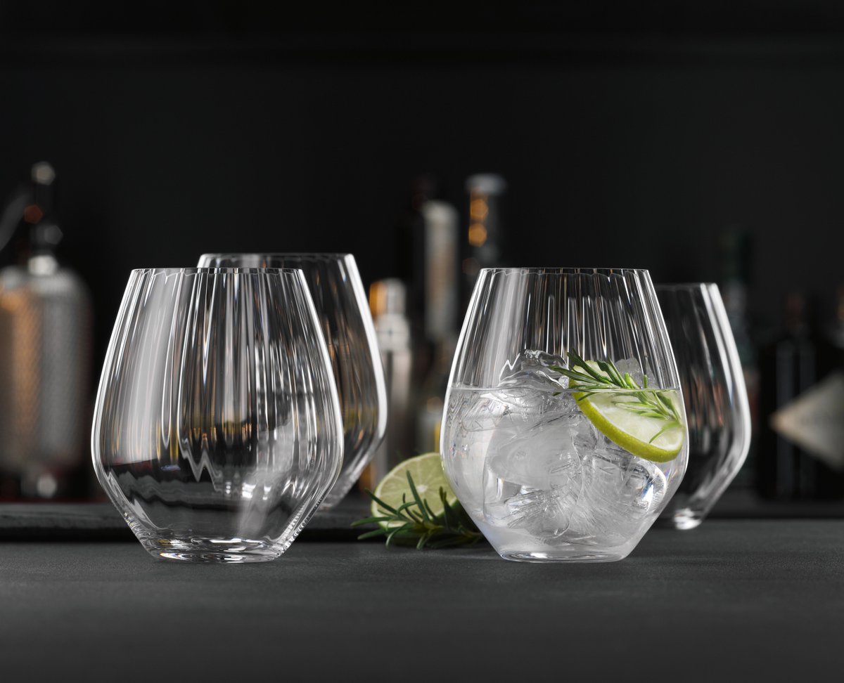 𝗙𝗮𝗹𝗼̀: 𝗖𝗶𝗻𝗰𝗶𝗻, 𝗮𝗻𝘇𝗶 𝗴𝗶𝗻 𝗴𝗶𝗻!
Se il mercato del vino langue, quello dei cosiddetti “spirits” non sembra risentire della crisi. A fare da traino è soprattutto il gin che registra un incremento del 15%.
Stasera, 20:40, LA 1
