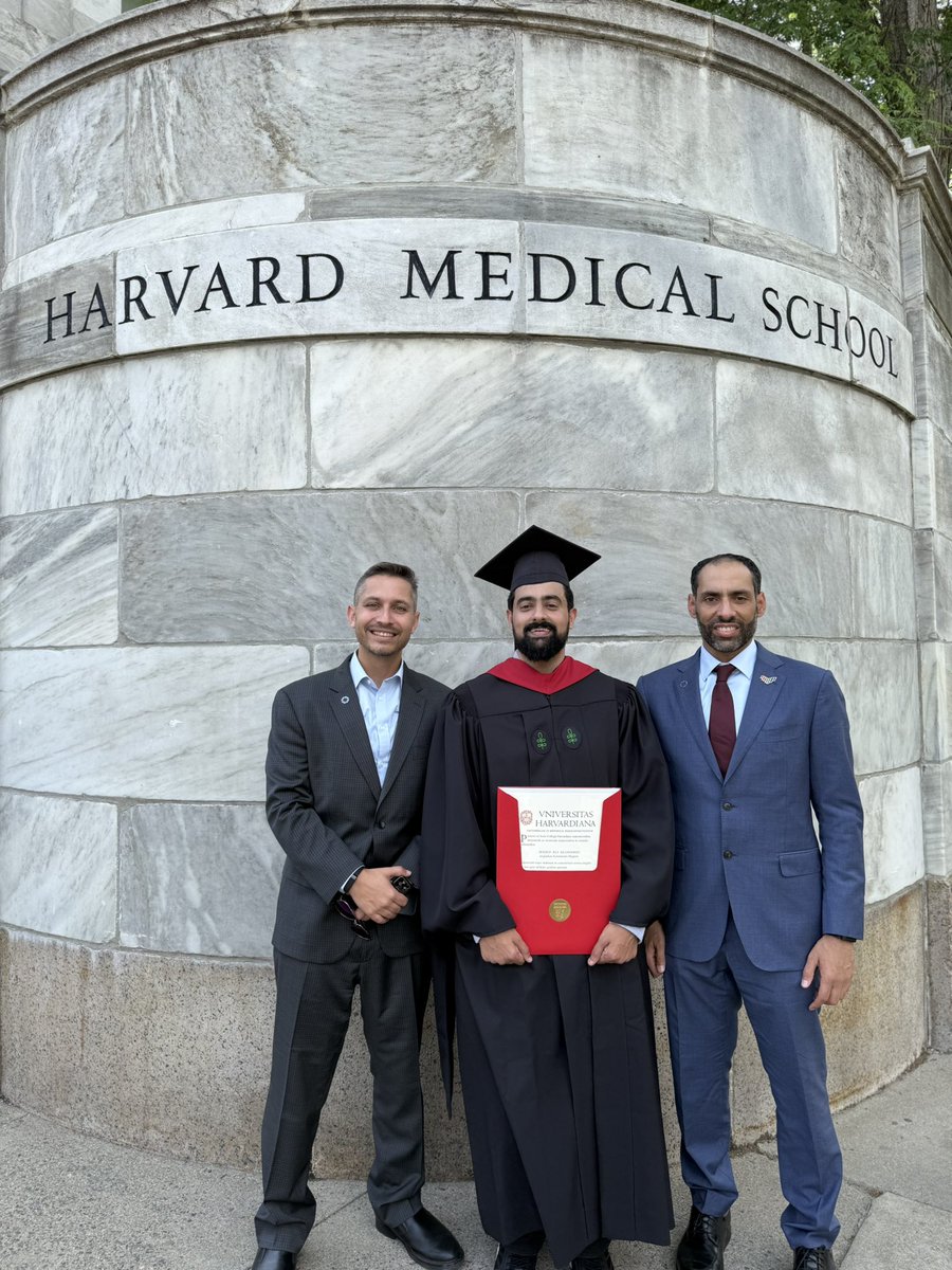 أبارك لأخي الدكتور ماجد الغامدي إستشاري علاج السرطان بالإشعاع في معهد برجيل للأورام بحصوله على شهادة الماجستير في الإدارة الطبية لمرضى السرطان من جامعة هارفارد - بوسطن ، الدكتور ماجد حاصل على شهادة البورد الكندي والأمريكي في العلاج الإشعاعي والتخصص الدقيق في علاج سرطان المخ