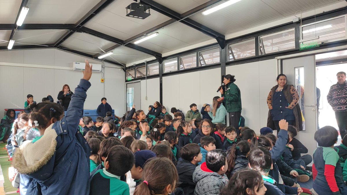 📍#Huechuraba
🚸Comprometidos con la educación ambiental, seguimos participando en la semana de la Seguridad Escolar.

🍃Esta vez, junto a <a href="/ForestinChile/">Forestín</a> visitamos a niñas y niños de la Escuela Las Canteras, para recordar la conservación y el cuidado del medio ambiente.