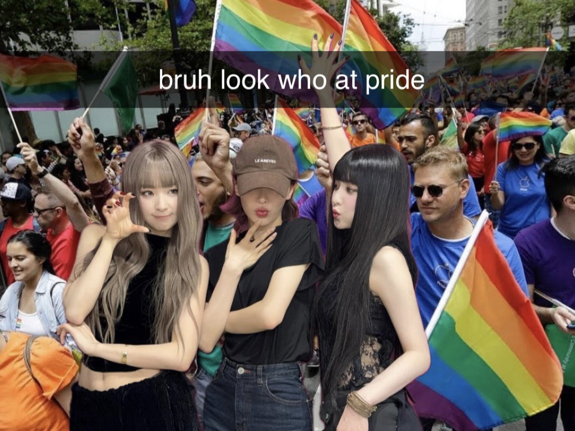 AWHlTENIGHT's tweet image. #StopFighting #Peace #Love #Pride #WenSeulRene