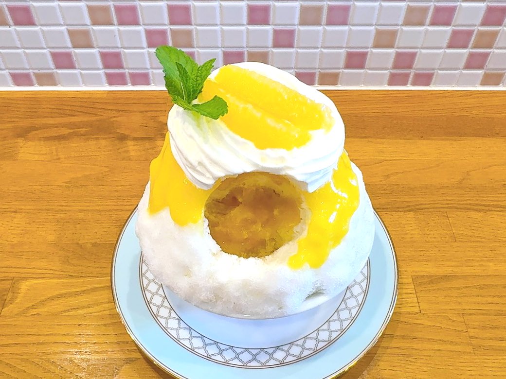 さくら氷菓店さん🌸
いつぶりだろう⁇
お久しぶりの秀さんの氷🧊✨
やっとお邪魔できました~
menu見て悩んだ結果 こちらに💁‍♀️
ゆずレモネードに宇和ゴールド🍧
ミルクベース🥛(Lサイズ)
🍋をまたいただけるなんて🥹💕
この酸っぱ過ぎない心地よい酸味最高~🫶
(灬˘╰╯˘灬)♥｡･ﾟ

#さくら氷菓店
#阿見