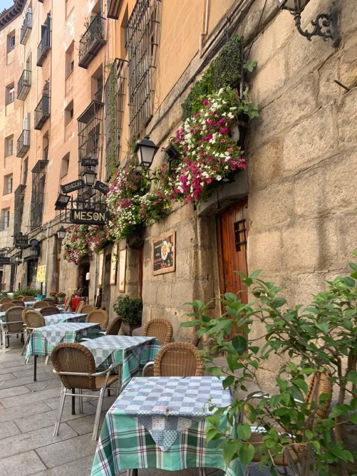 MozartCultures's tweet photo. Madrid aesthetics, Spain https://t.co/ELKli9Sqel