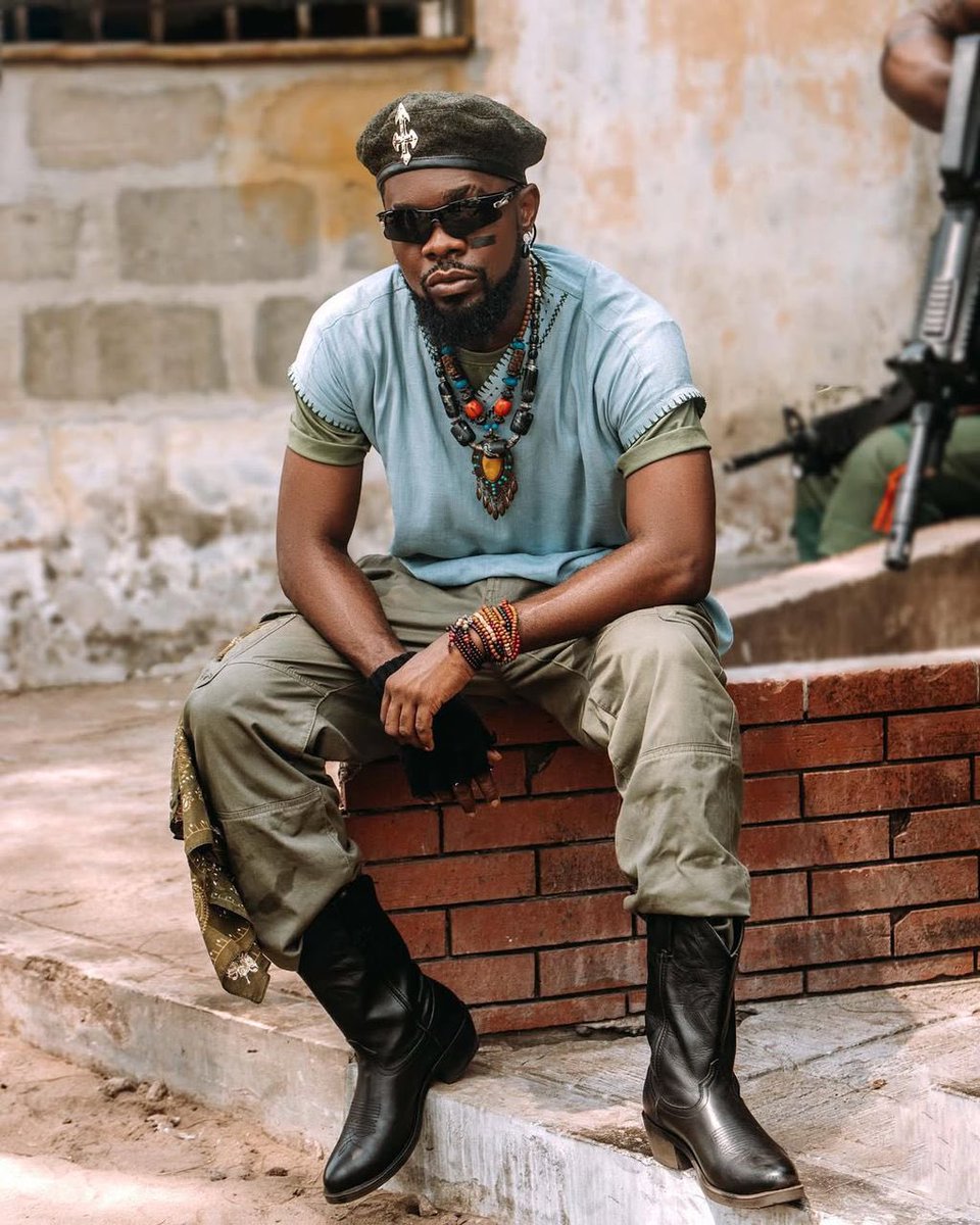 Oyebanji_akins's tweet image. When Alubarika dropped in 2013, Timaya was the undisputed King of Dancehall. But Patoranking’s line: “Don’t take life too serious, we’re all here to have fun”, hit different. It gave hope that someone else could share that throne. He bagged the Headies in 2014, but fame and