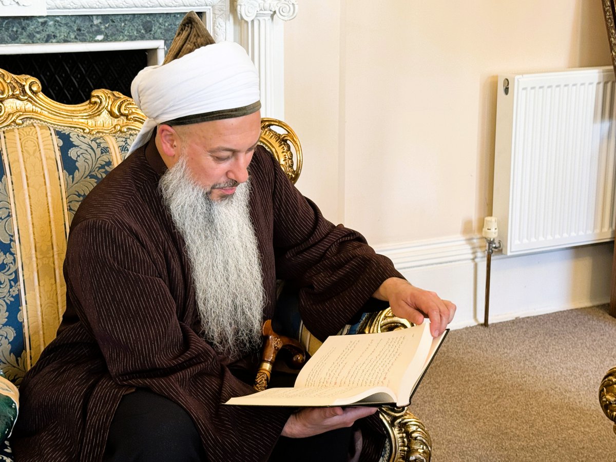 29/05/25: Shaykh Dr Nour Mohamad Kabbani, son of the late Mawlana Shaykh Hisham Kabbani (ra), from the United States of America visited Shaykh Muhammad Imdad Hussain Pirzada at Jamia Al-Karam, as a first stop of his tour following his arrival to the UK earlier that morning.