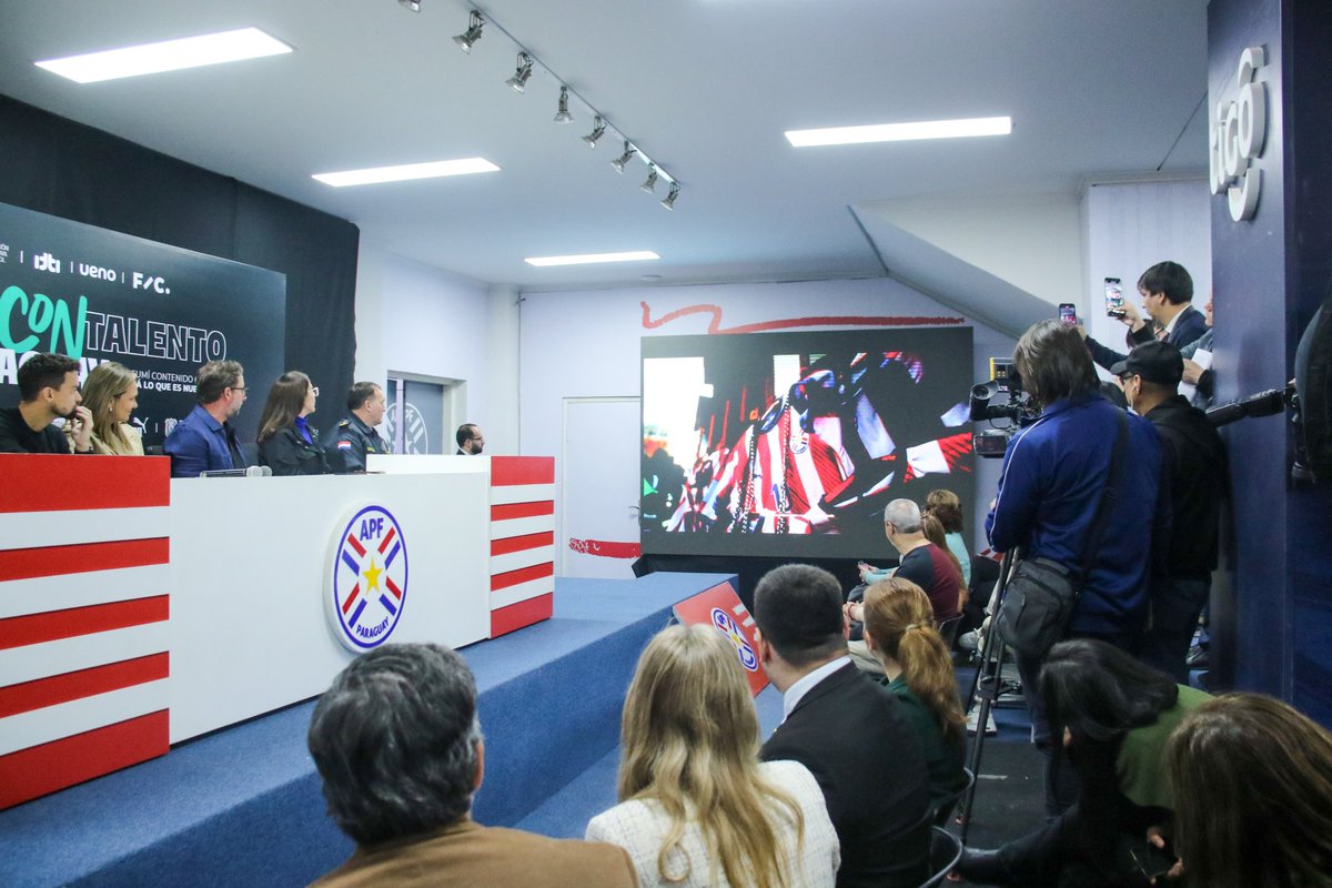 Apoyando lo nuestro 🙌

📷 En un compromiso asumido por la APF en la promoción del respeto a los derechos de propiedad intelectual en el ámbito del fútbol, se llevó adelante el lanzamiento de la campaña “Hecho con Talento en Paraguay”.

📍 Estadio ueno Defensores del Chaco

✅