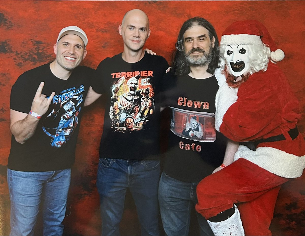 JonandAl's tweet image. We dropped on by Monsterpalooza to visit @damienleone and Art The Clown.