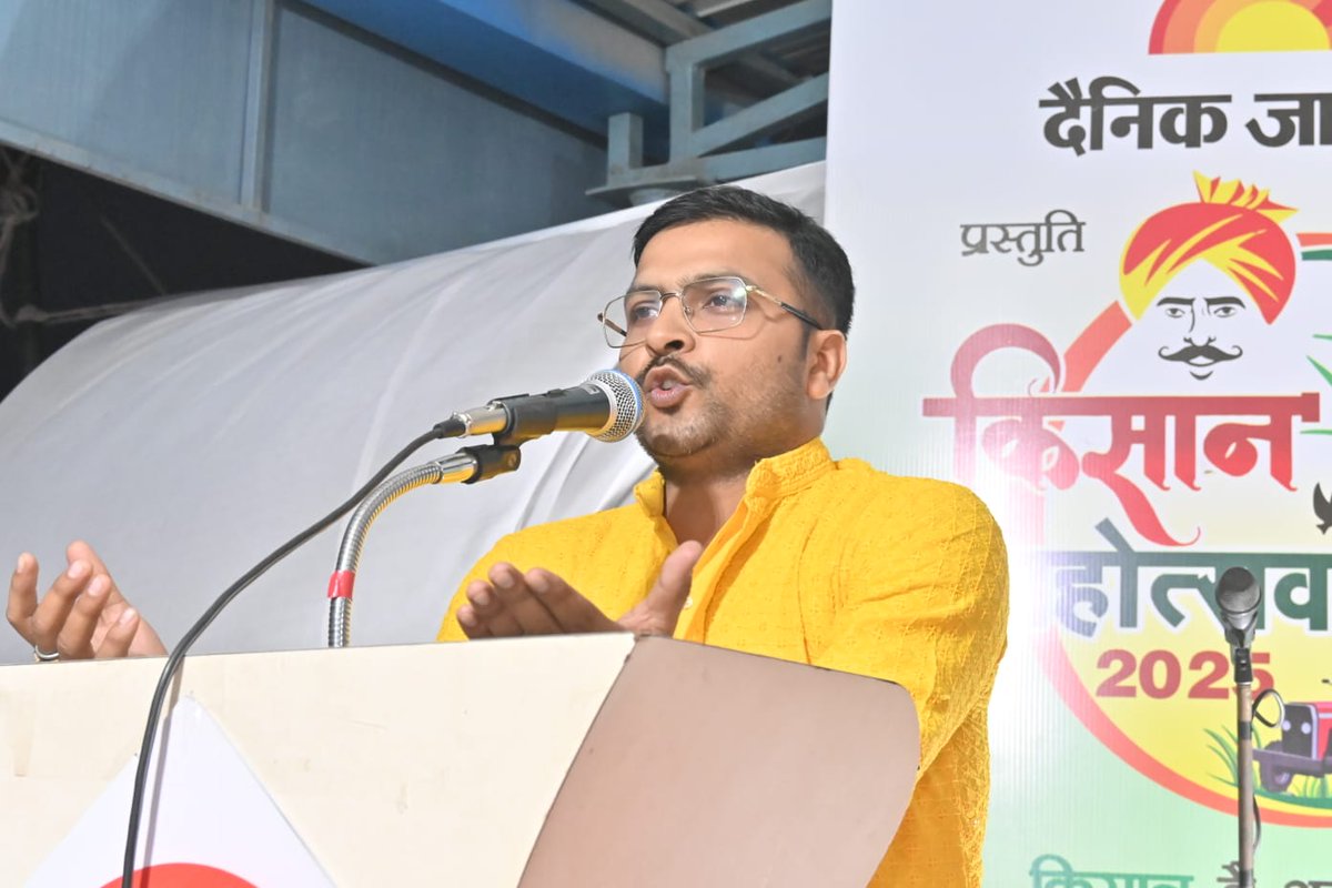 लिखूँ या न लिखूँ,
क्या फर्क पड़ता है..

जरें- जरें को पता है, 
लाजवाब हैं हम।♥️
#qoute #trending