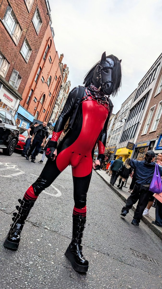 Horsing around in Soho is the best feeling 😜😈
📸 by <a href="/PupZenix/">PupZen</a>