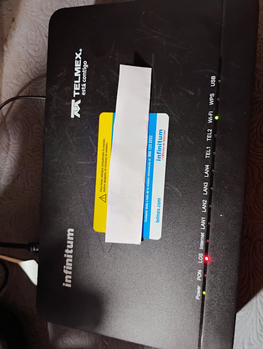 VDApolonia's tweet photo. Así quedó el módem el 15 de mayo , hasta el 29 de mayo llegó un técnico, lo dejo en servicio pero solo duró 3 horas el servicio, así permanece actualmente al 2 de junio, es decir seguimos sin internet , pero ya llegó el recibo de Telmex y cobran el mes completo. https://t.co/YWELFhp7As